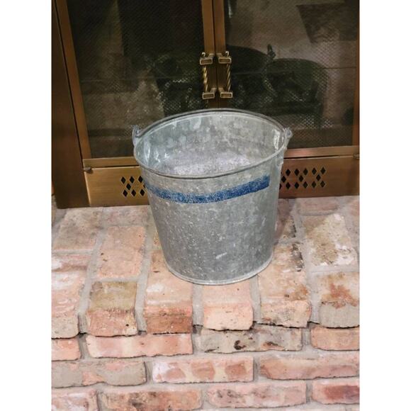 Vintage Galvanized Bucket, Pail Metal Bail Handle, Rustic Primitive Farmhouse - Picture 3 of 6
